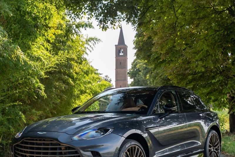 Aston Martin DBX de alquiler en Barcelona