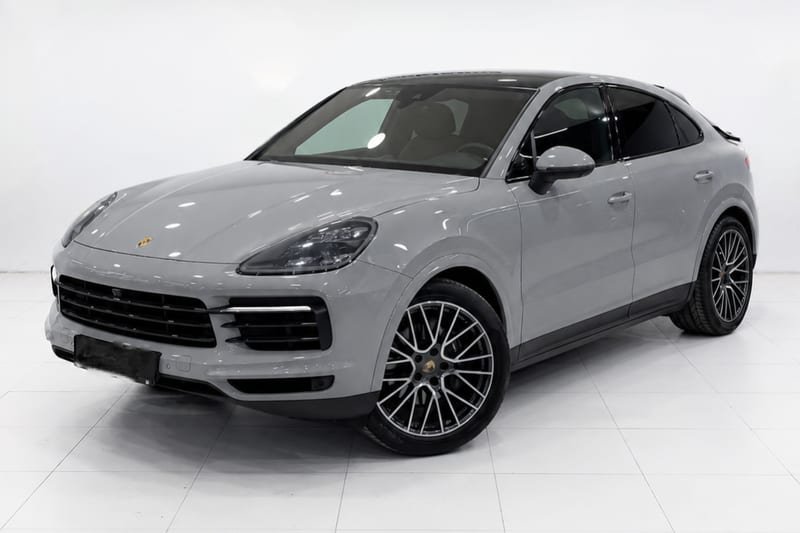 Porsche Cayenne Hybrid de alquiler en Barcelona, vista tres cuartos delantera