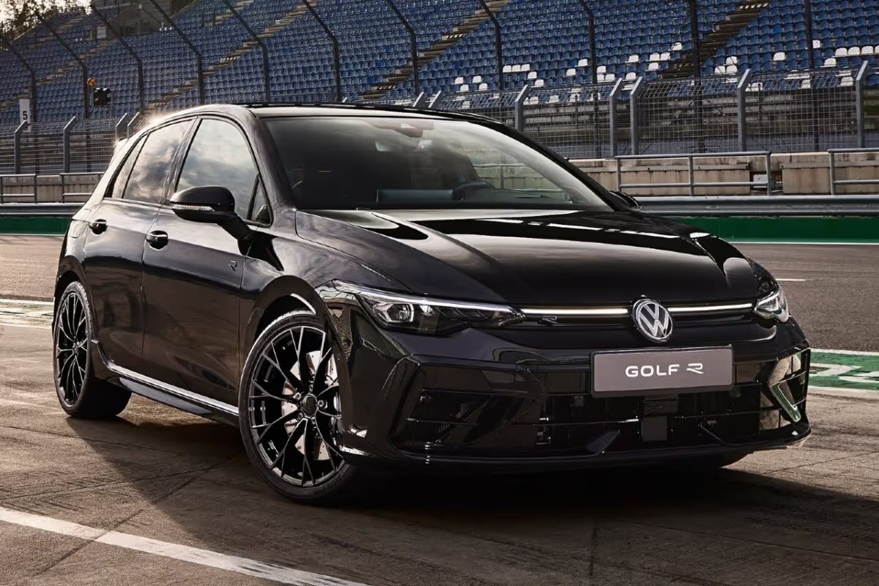 Volkswagen Golf R de alquiler en Barcelona — Serres Drive